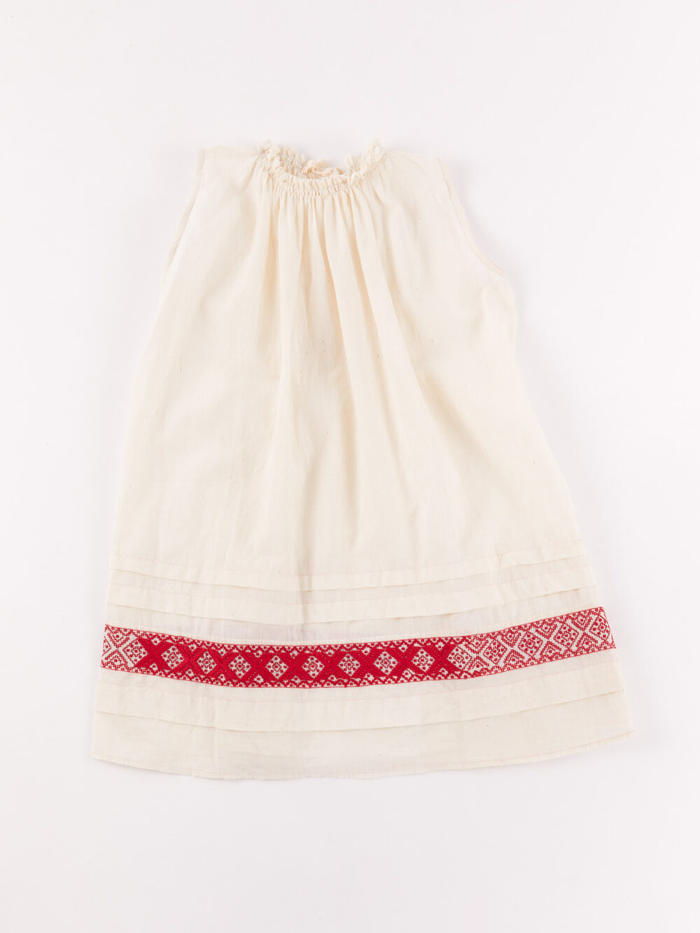 injiri sleeveless baby dress in ivory with red trim